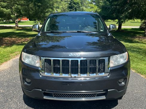 Used 2011 Jeep Grand Cherokee Limited AWD/4WD image 2