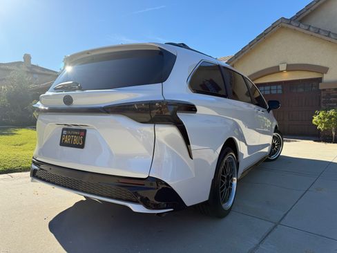 Used 2023 Toyota Sienna XSE image 2