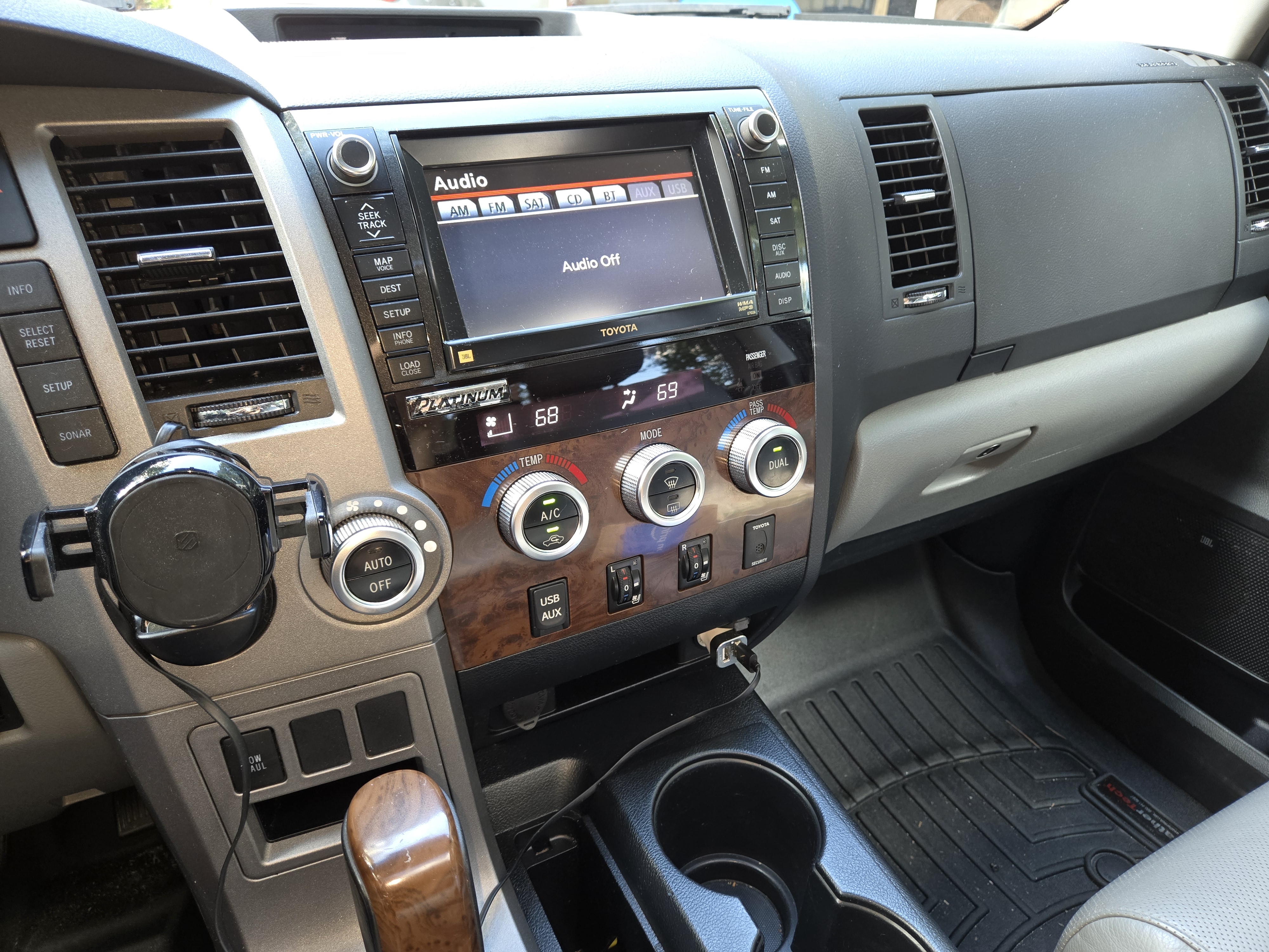 Used 2012 Toyota Tundra Limited w/ Platinum Pkg RWD image 16