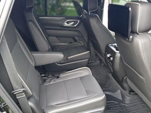 Used 2021 GMC Yukon SLT w/ Rear Media and Nav Package image 6