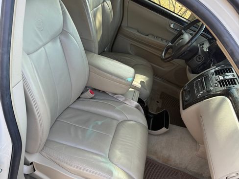 Used 2011 Cadillac DTS Luxury image 11