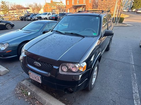 Used 2006 Ford Escape 4WD Hybrid image 1