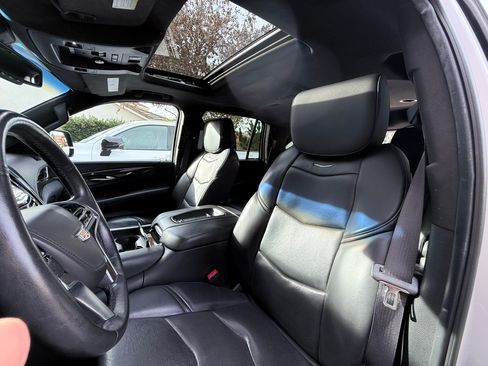 Used 2016 Cadillac Escalade Platinum image 12