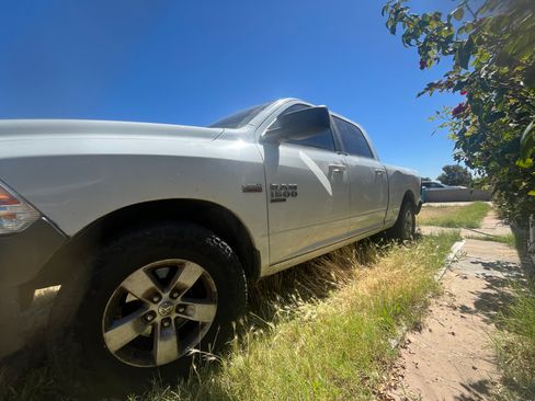 Used 2019 RAM 1500 Classic SLT image 2