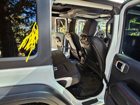 Used 2024 Jeep Wrangler Unlimited Rubicon w/ Capability Package image 11