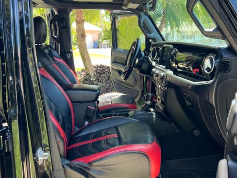 Used 2021 Jeep Wrangler Unlimited Rubicon AWD/4WD image 10