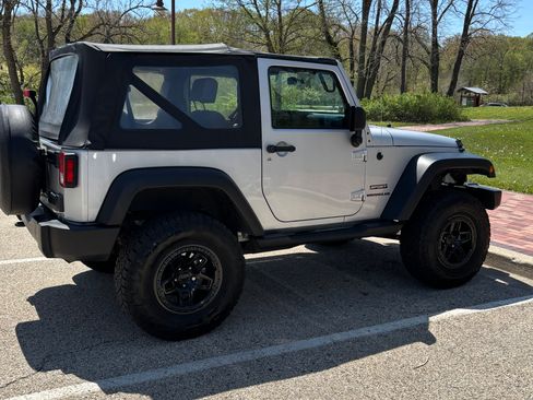 Used 2010 Jeep Wrangler Sport AWD/4WD image 2