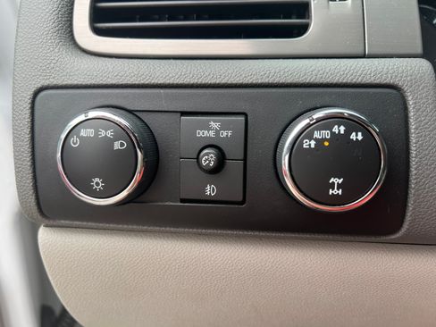 Used 2012 Chevrolet Suburban LT image 14