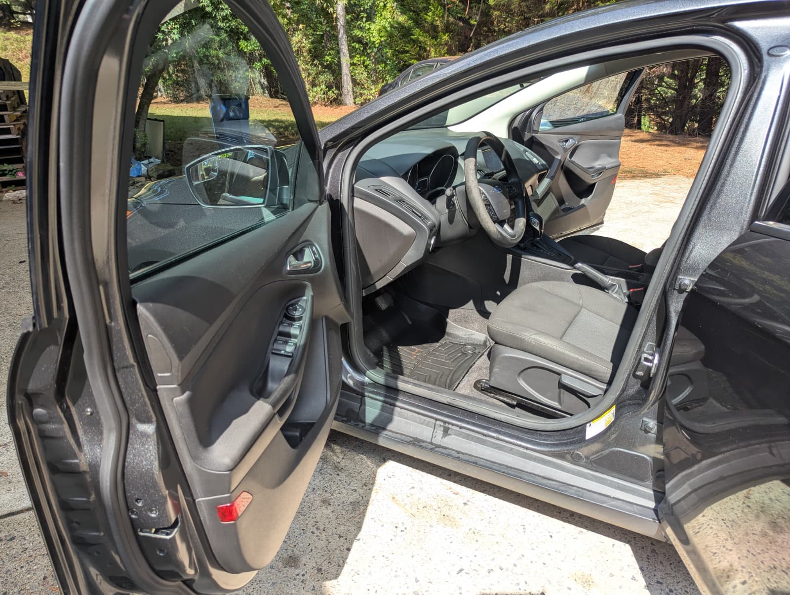Used 2018 Ford Focus SE FWD image 15