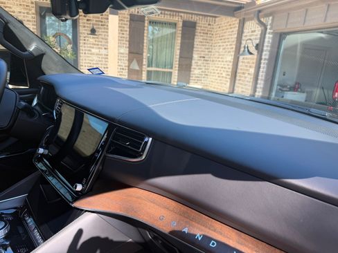 Used 2023 Jeep Grand Wagoneer Series II image 6