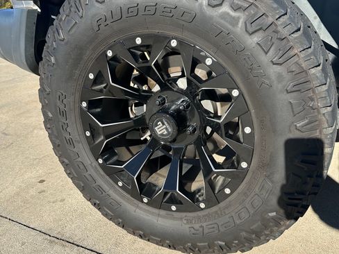 Used 2018 Jeep Wrangler Unlimited Sahara image 10