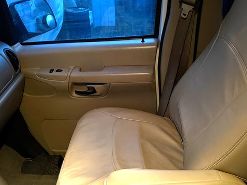 Used 2002 Ford E-350 and Econoline 350 Club Wagon image 20