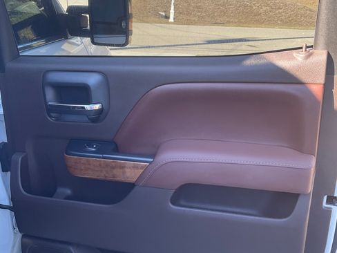 Used 2016 Chevrolet Silverado 2500 High Country w/ Duramax Plus Package image 18