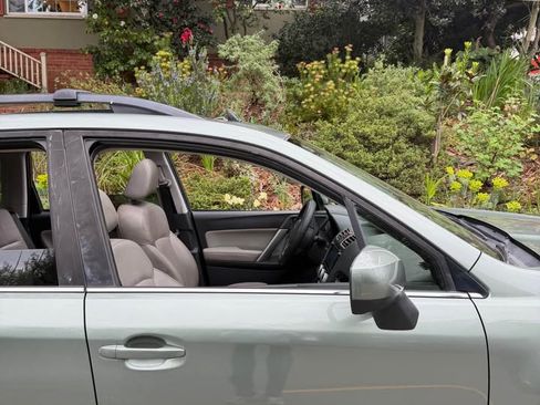 Used 2017 Subaru Forester 2.5i Limited w/ Popular Package #2 image 4