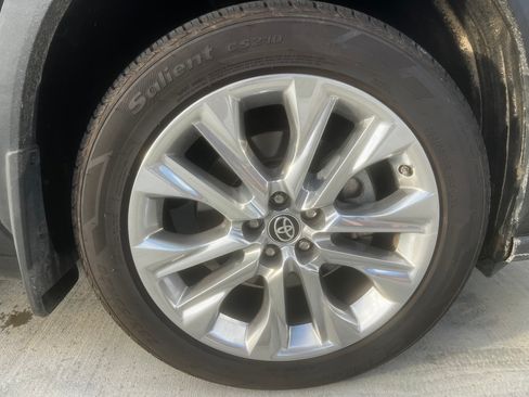 Used 2023 Toyota Highlander Limited image 4