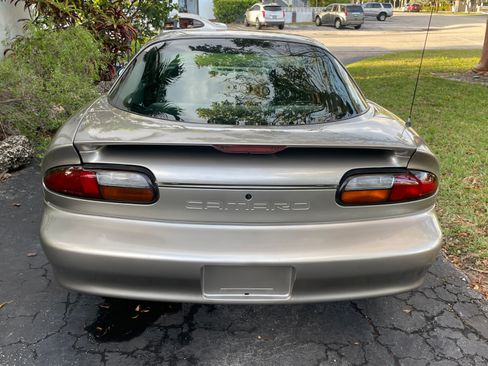 Used 2000 Chevrolet Camaro LT image 9