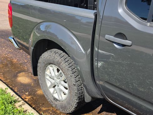 Used 2015 Nissan Frontier SV AWD/4WD image 26