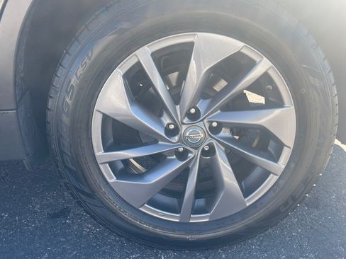 Used 2016 Nissan Rogue SL w/ SL Premium Package image 9