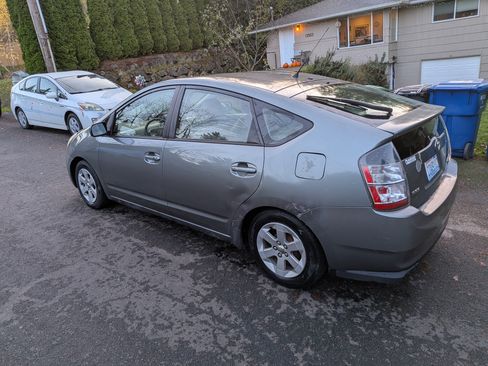 Used 2005 Toyota Prius Hatchback 4D image 8