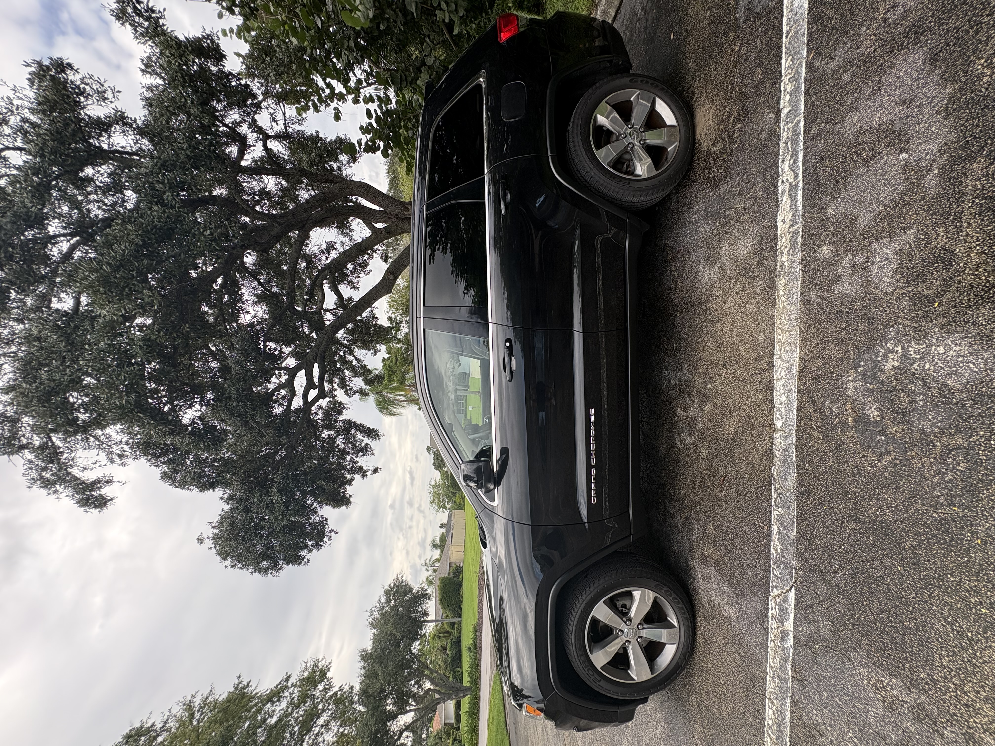Used 2014 Jeep Grand Cherokee Laredo w/ Trailer Tow Group IV RWD image 2