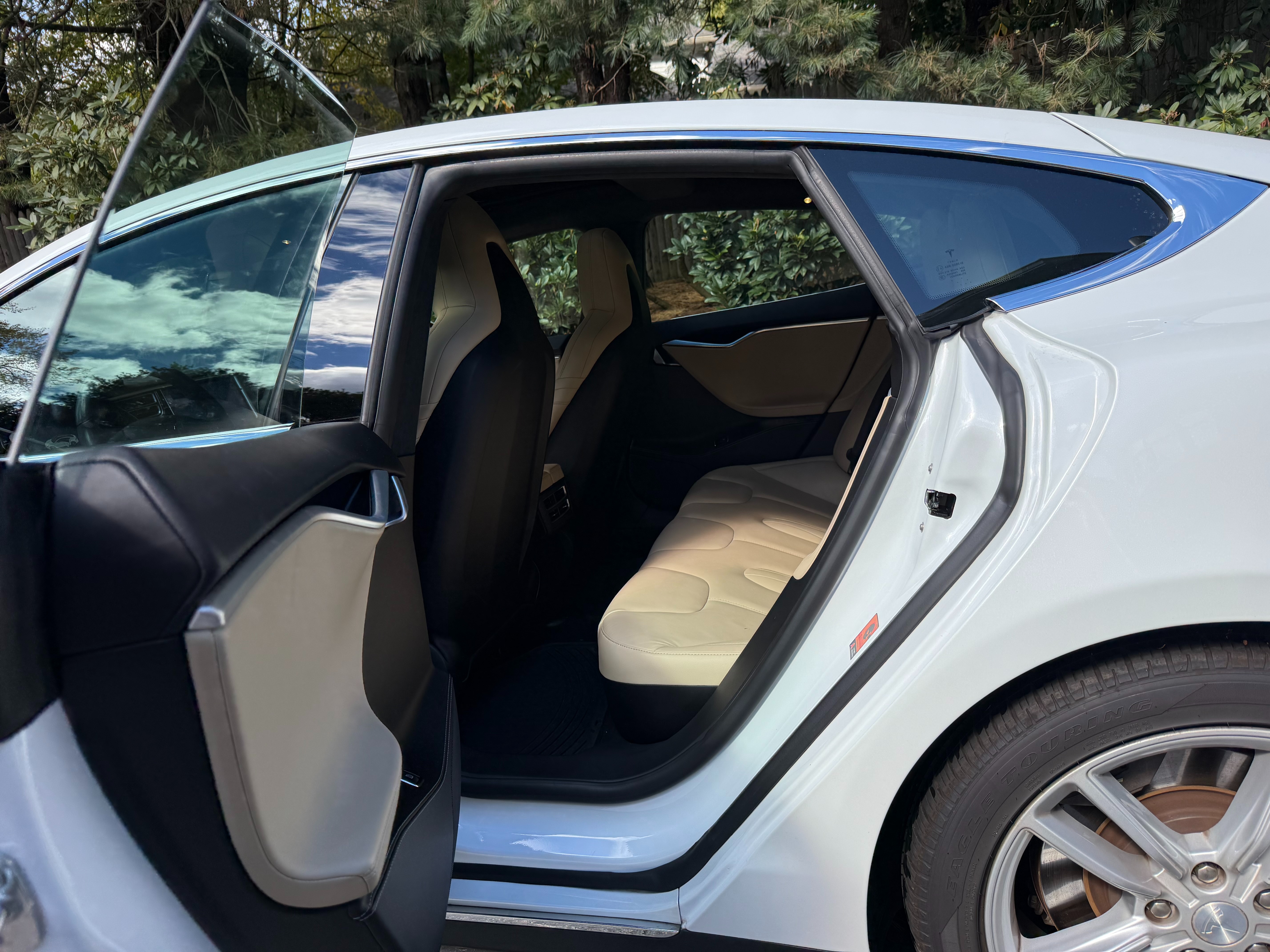 Used 2015 Tesla Model S 90D AWD/4WD image 11