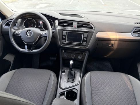Used 2018 Volkswagen Tiguan S image 9