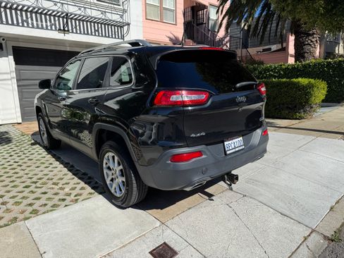 Used 2016 Jeep Cherokee Latitude w/ Comfort & Convenience Group image 9