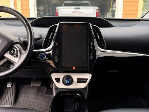 Used 2018 Toyota Prius Prime Advanced image 14