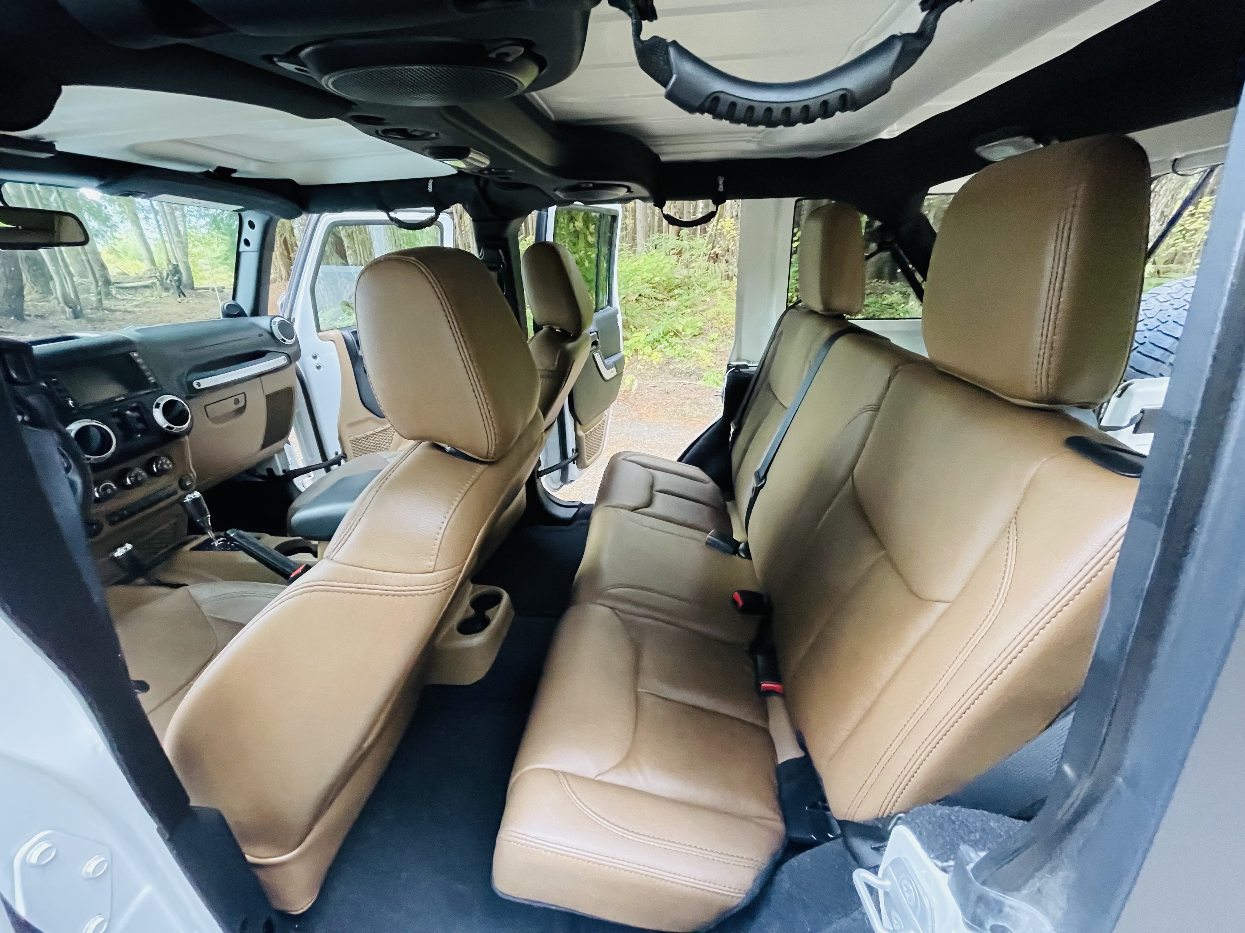 Used 2014 Jeep Wrangler Unlimited Rubicon w/ Connectivity Group AWD/4WD image 12