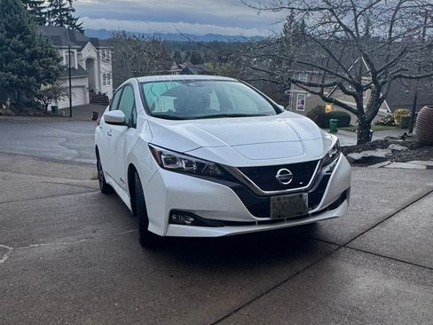 Used 2019 Nissan Leaf SV w/ SV Technology Package image 2