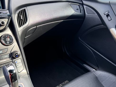 Used 2013 Hyundai Genesis 3.8 image 23