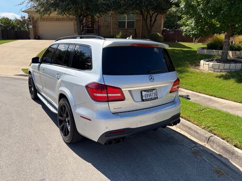 Used 2017 Mercedes-Benz GLS 550 4MATIC image 5