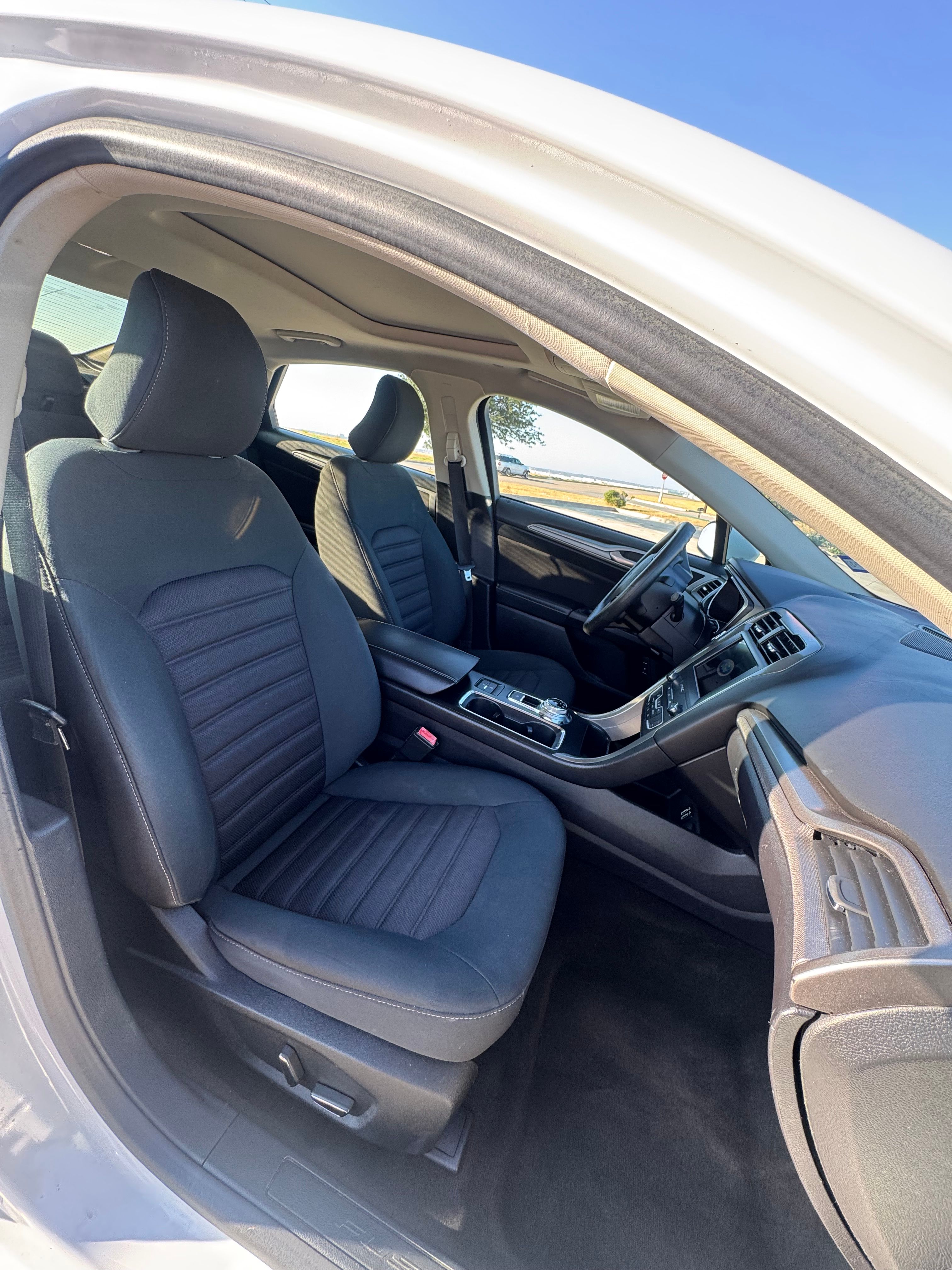 Used 2019 Ford Fusion SE FWD image 12