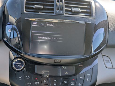 Used 2013 Toyota RAV4 EV image 10