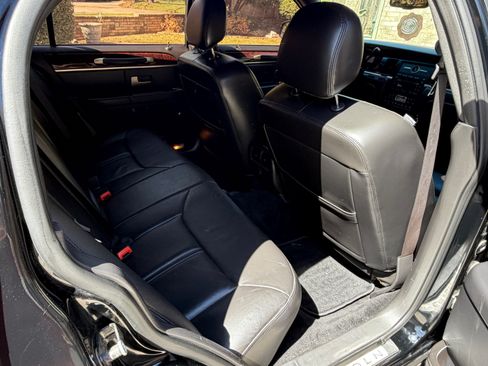 Used 2008 Lincoln Town Car Signature Limited image 22