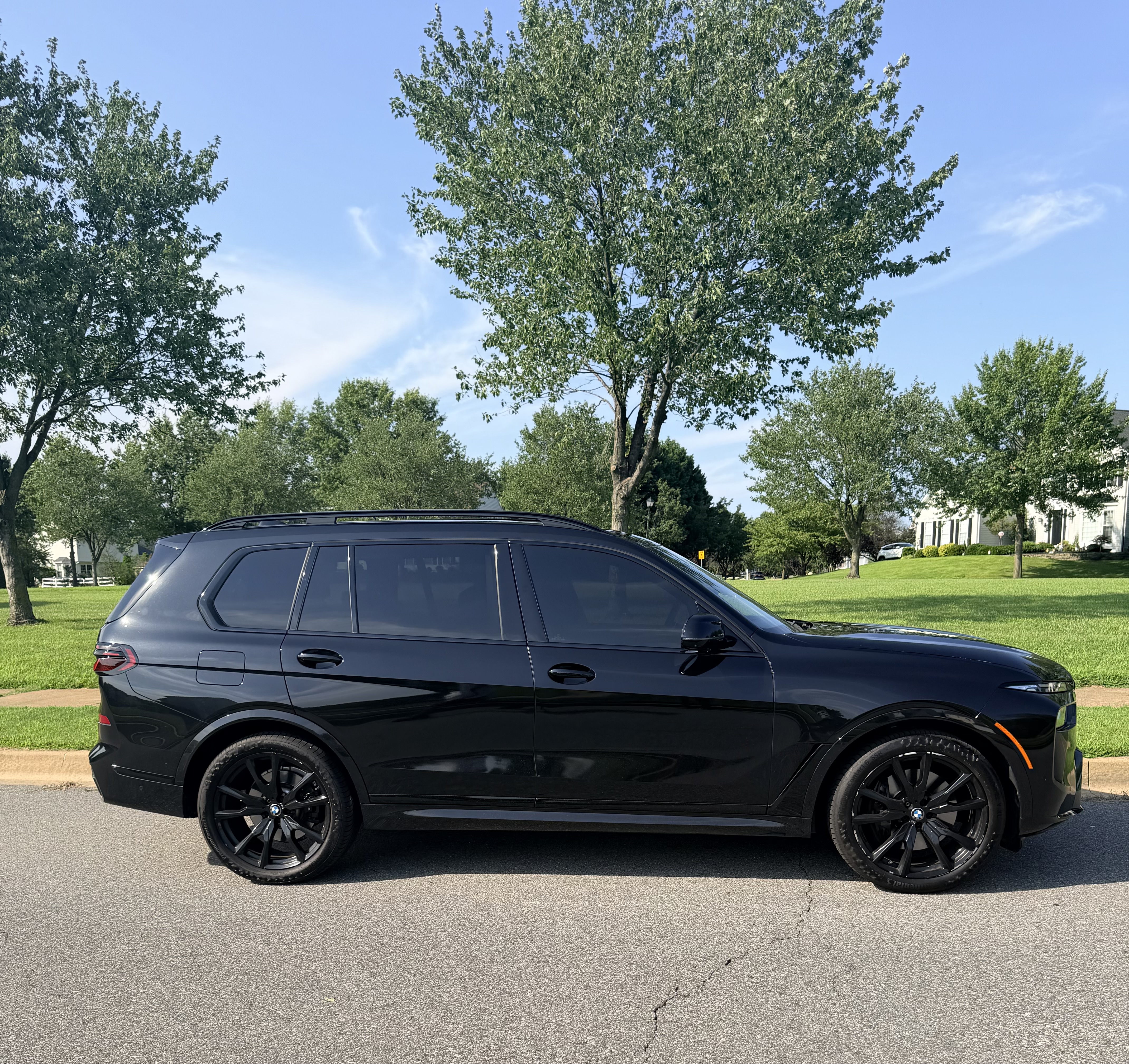 Used 2024 BMW X7 xDrive40i w/ M Sport Package AWD/4WD image 1