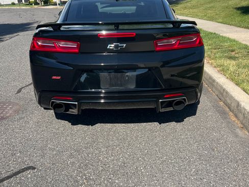 Used 2018 Chevrolet Camaro SS w/ LPO, Ground Effects Package RWD image 16