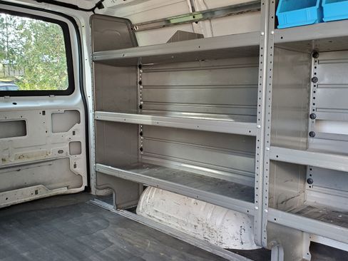 Used 2015 Chevrolet Express 2500 Van 3D image 6