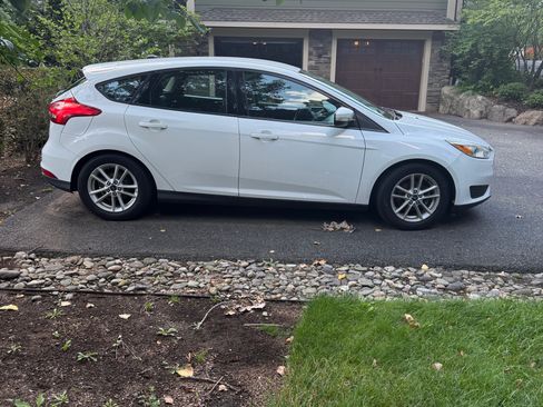Used 2016 Ford Focus SE FWD image 4