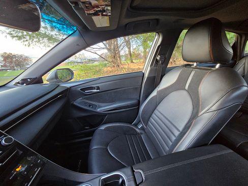 Used 2019 Toyota Avalon Touring image 14