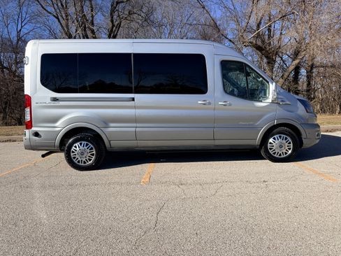 Used 2024 Ford Transit 250 148 Medium Roof Extended AWD image 6