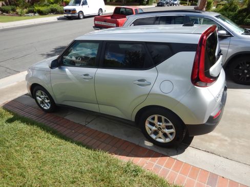 Used 2020 Kia Soul LX image 5