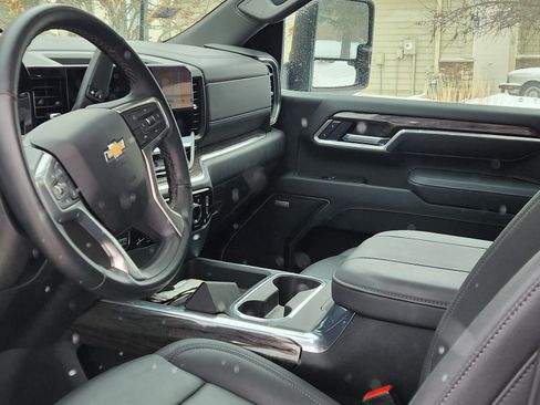 Used 2025 Chevrolet Silverado 3500 LTZ w/ LTZ Premium Package image 5