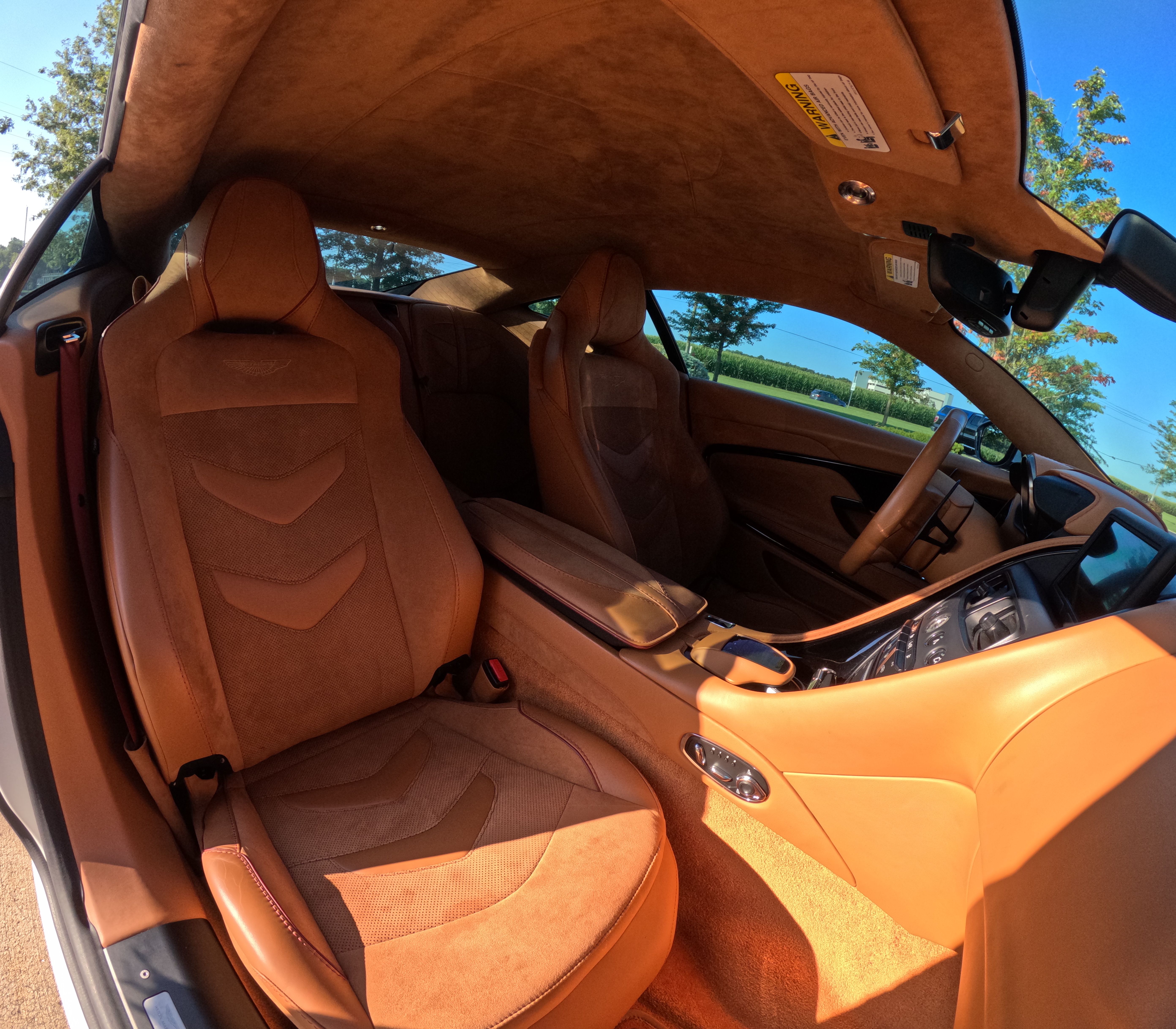 Used 2022 Aston Martin DBS Superleggera RWD image 5