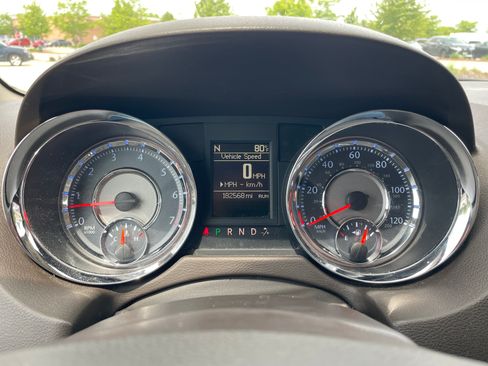 Used 2014 Chrysler Town & Country Touring FWD image 24