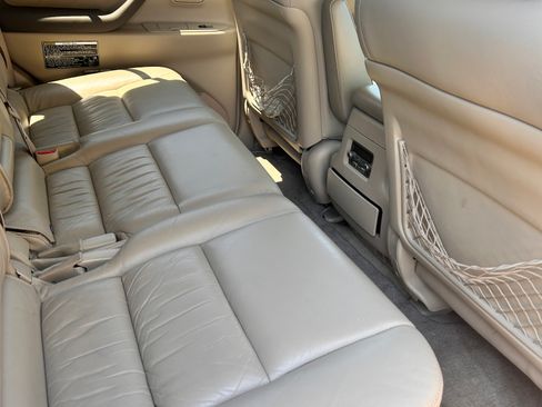 Used 2004 Toyota Land Cruiser AWD/4WD image 28