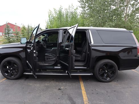 Used 2017 Cadillac Escalade ESV Platinum AWD/4WD image 6