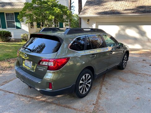 Used 2016 Subaru Outback 2.5i Limited AWD/4WD image 6