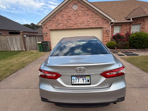 Used 2019 Toyota Camry LE FWD image 9