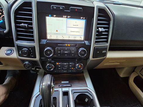 Used 2017 Ford F150 Lariat image 6